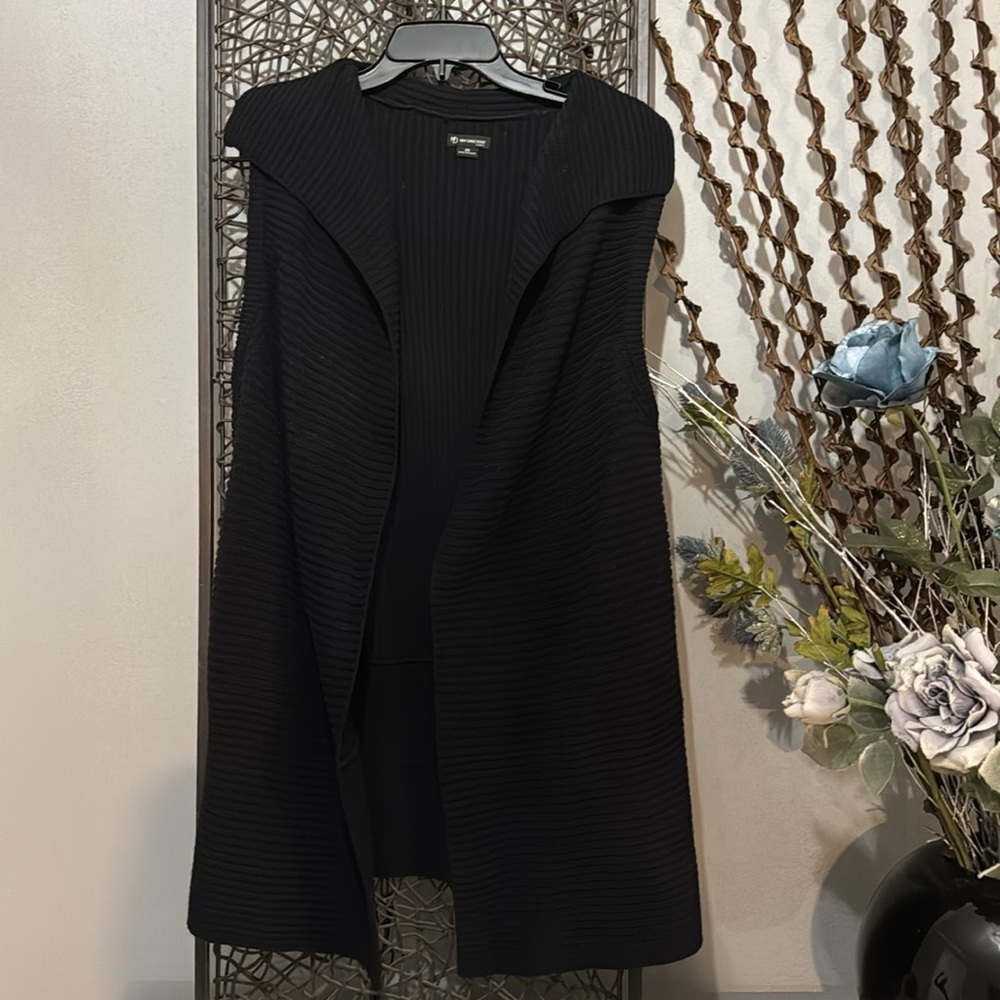 Black Ribbed Knit Vest - Picture 2 of 7